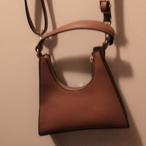 Elegant Tan Leather Shoulder Bag